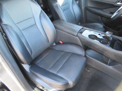Used 2022 Nissan Rogue SL w/ SL Premium Package FWD image 9