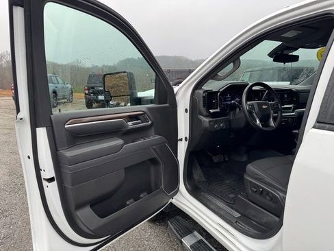 Used 2025 Chevrolet Silverado 2500 LT w/ Convenience Package AWD/4WD image 12