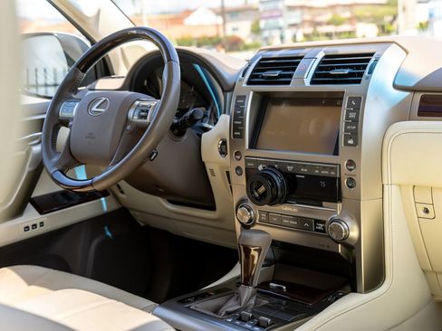 Used 2019 Lexus GX 460 Premium w/ Premium Package image 37