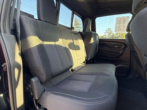 Used 2018 Nissan Titan SV w/ SV Convenience Package image 14