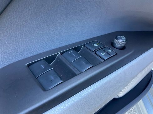 Used 2024 Toyota Camry SE image 32