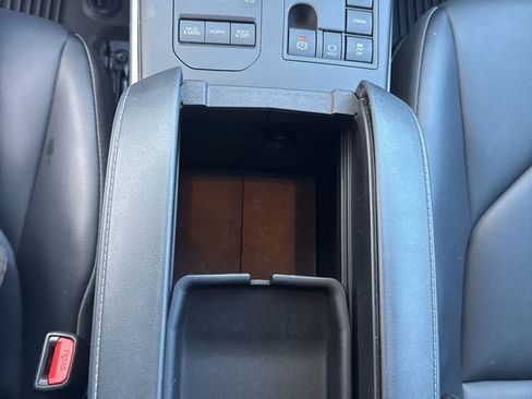 Used 2023 Toyota Highlander XLE image 27