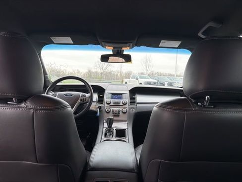 Used 2018 Ford Taurus SEL image 17