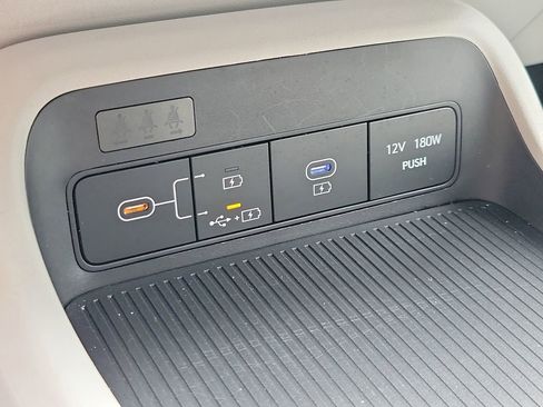 Used 2025 Hyundai Kona SEL FWD image 27