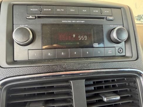 Used 2012 Dodge Grand Caravan SE image 16