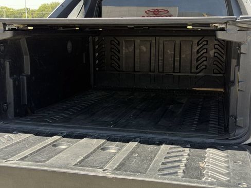 Used 2011 Chevrolet Avalanche LTZ AWD/4WD image 28
