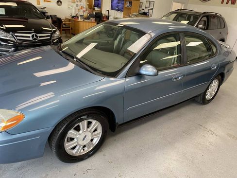 Used 2005 Ford Taurus SEL image 3