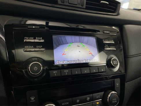 Used 2017 Nissan Rogue SV AWD/4WD image 31