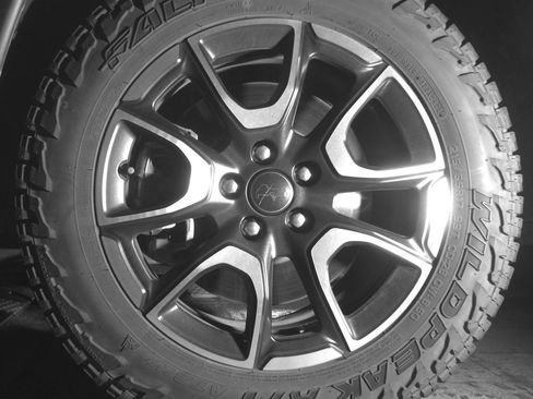 Used 2025 Jeep Compass Trailhawk image 12