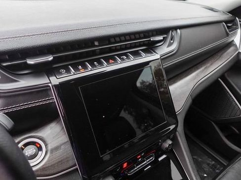 Used 2022 Jeep Grand Cherokee Limited image 21