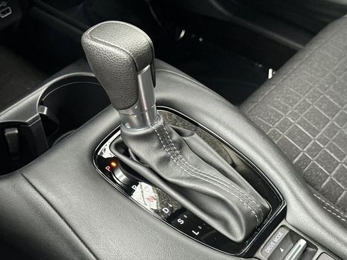 Used 2025 Honda HR-V LX image 17