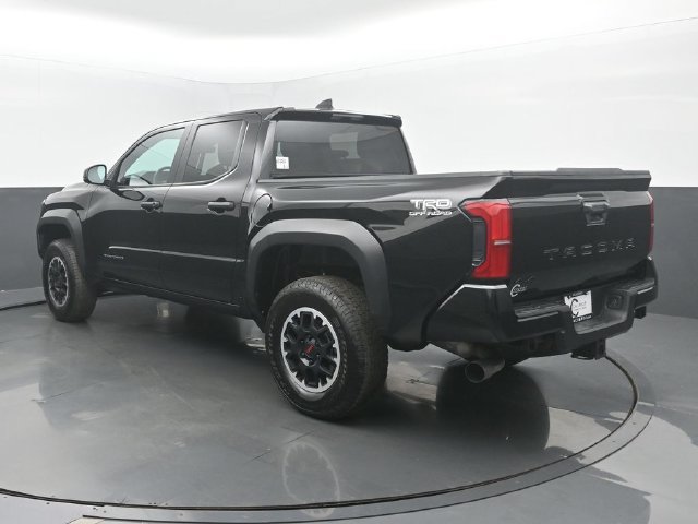 Used 2024 Toyota Tacoma TRD Off-Road AWD/4WD image 4