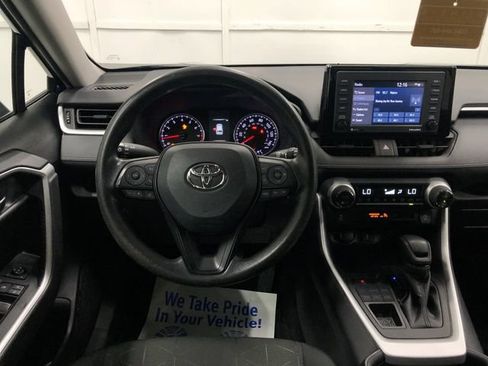 Used 2022 Toyota RAV4 XLE AWD/4WD image 14