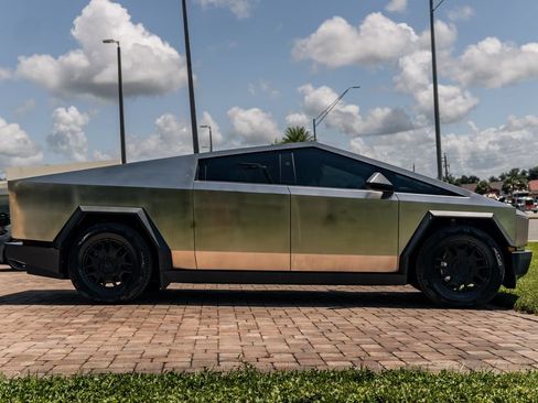 Used 2024 Tesla Cybertruck AWD Crew Cab image 6