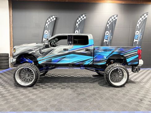 Used 2018 Ford F350 Lariat w/ Lariat Ultimate Package image 4