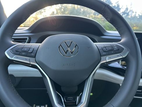 New 2026 Volkswagen Atlas Cross Sport SEL Premium R-Line AWD/4WD image 24