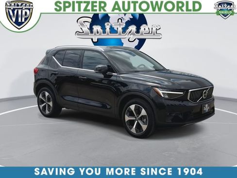 Used 2025 Volvo XC40 B5 Plus AWD/4WD image 3