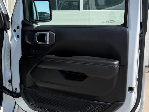 Used 2019 Jeep Wrangler Unlimited Sahara w/ LED Lighting Group AWD/4WD image 15