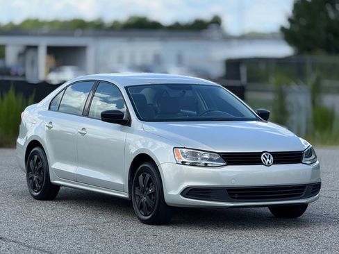 Used 2011 Volkswagen Jetta S FWD image 1