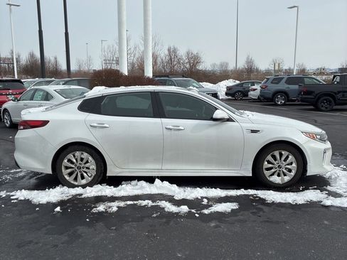 Used 2018 Kia Optima S w/ Panoramic Sunroof Package image 3