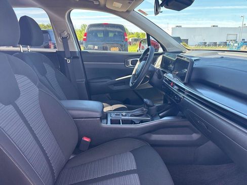 Used 2025 Kia Sorento LX FWD image 38