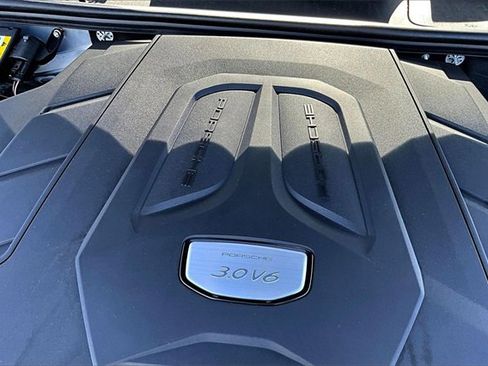 Used 2022 Porsche Cayenne image 31