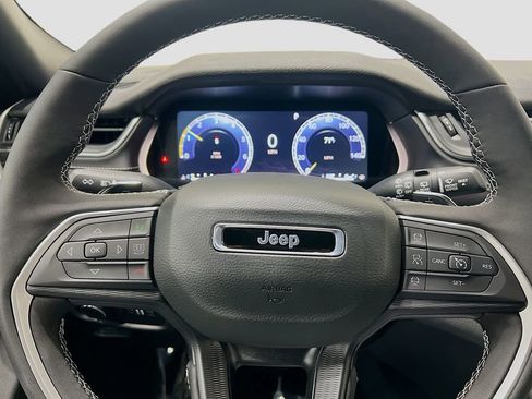 New 2025 Jeep Grand Cherokee L Laredo image 28