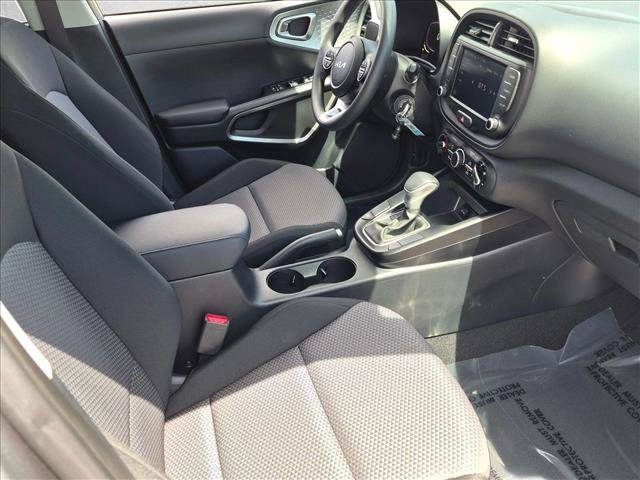 Used 2024 Kia Soul LX w/ LX Technology Package FWD image 19