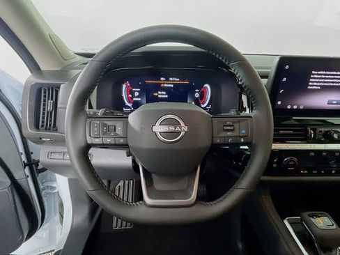 New 2026 Nissan Pathfinder Platinum FWD image 8