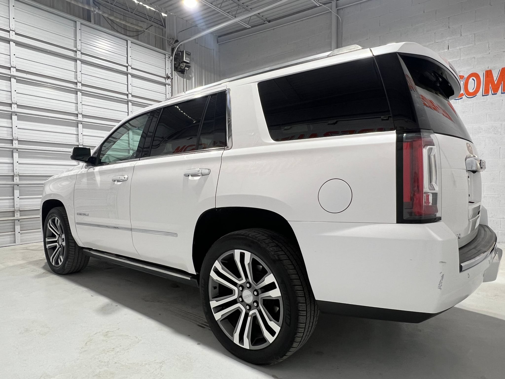 Used 2019 GMC Yukon Denali w/ Denali Ultimate Package AWD/4WD image 2