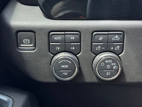 Certified 2024 Chevrolet Silverado 1500 High Country AWD/4WD image 31