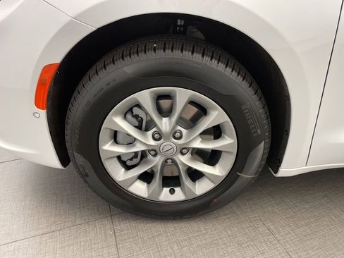 New 2026 Chrysler Pacifica Select FWD image 8