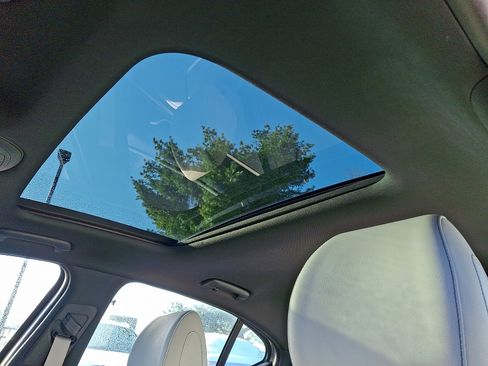 Certified 2024 Genesis G70 3.3T Advanced image 21