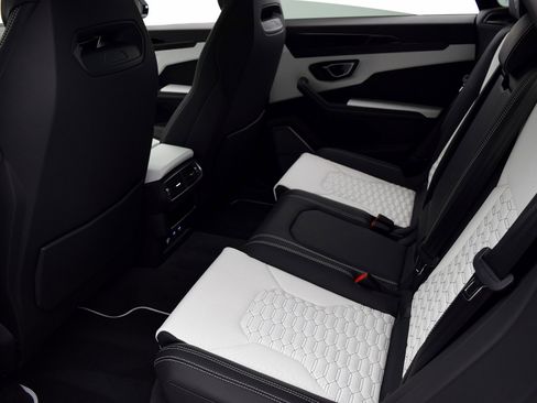 Used 2021 Lamborghini Urus image 28