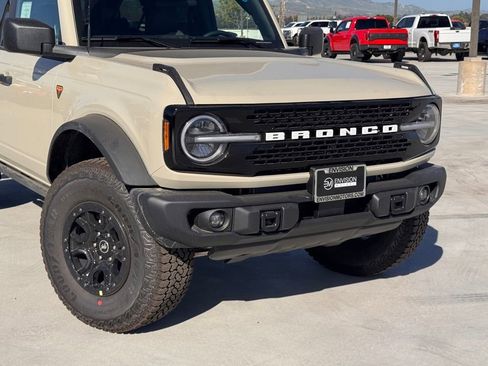 New 2026 Ford Bronco Badlands w/ Sasquatch Package AWD/4WD image 3