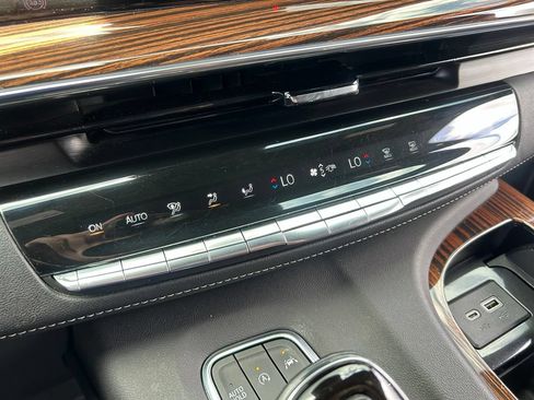 Used 2021 Cadillac Escalade ESV Premium Luxury w/ Performance Package RWD image 34