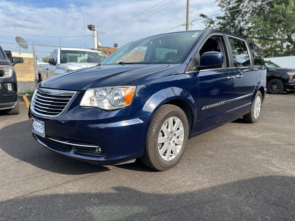 Used 2016 Chrysler Town & Country Touring w/ Driver Convenience Group FWD image 9