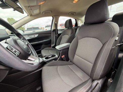 Used 2023 Kia Forte LXS w/ LXS Technology Package FWD image 15