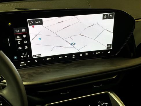 Used 2025 Audi Q5 Premium w/ Convenience Package image 3