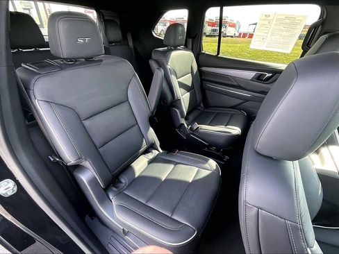 Used 2025 Buick Enclave Sport Touring image 24