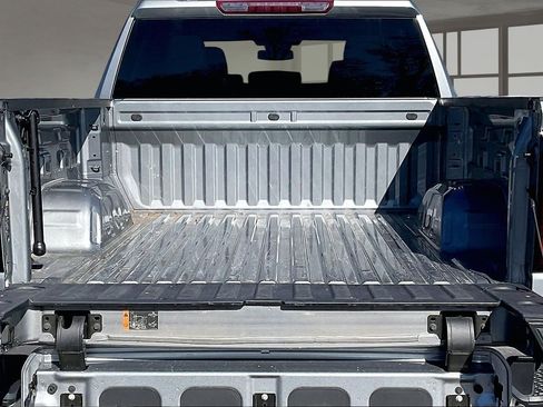 Used 2025 GMC Sierra 1500 SLT image 7