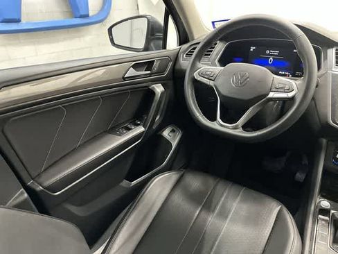 Used 2022 Volkswagen Tiguan SE FWD image 11