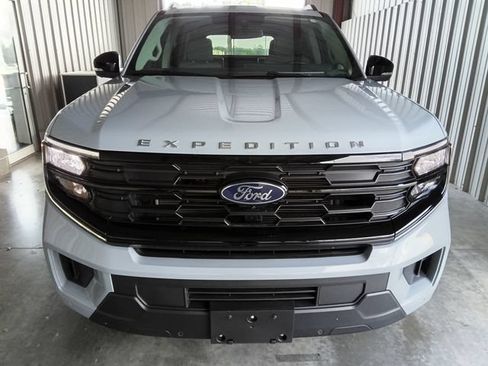 Used 2025 Ford Expedition Active RWD image 25
