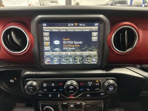 Used 2022 Jeep Gladiator Rubicon w/ Cold Weather Group AWD/4WD image 16