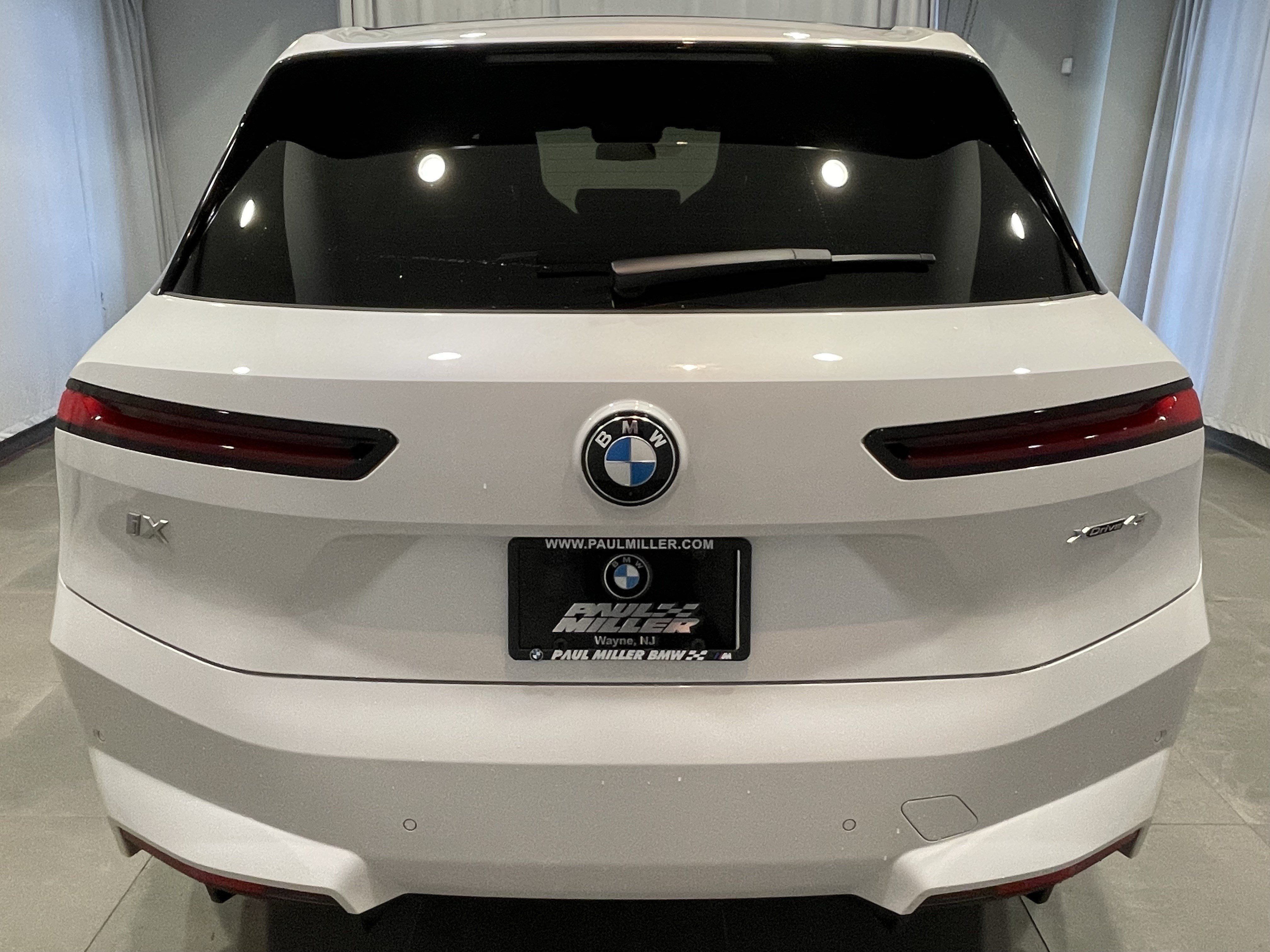 Used 2026 BMW iX xDrive45 w/ Premium Package AWD/4WD image 5