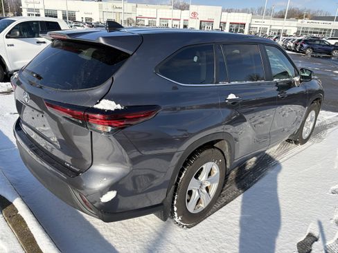 Certified 2025 Toyota Highlander LE image 5