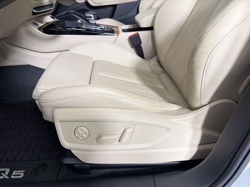 Used 2024 Audi Q5 e Premium Plus image 12