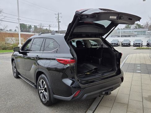 Used 2022 Toyota Highlander XLE image 19