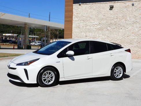 Used 2019 Toyota Prius L Eco image 11