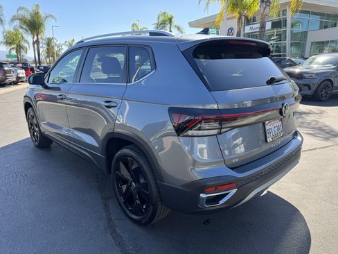 Used 2025 Volkswagen Taos SE image 8